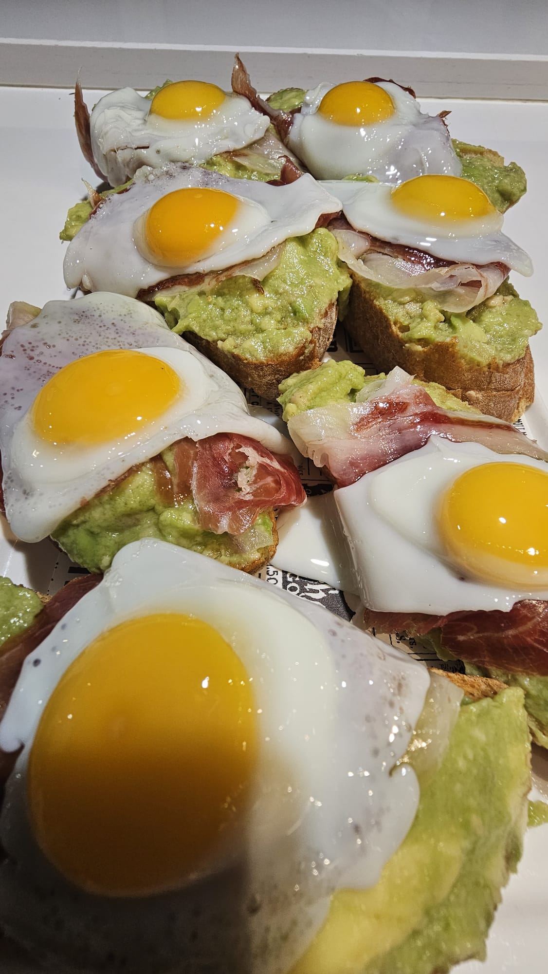 Aguacate + Huevo + Jamón