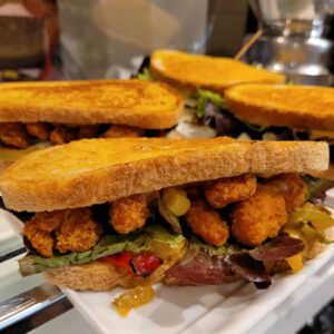 Lomo, Huevos, Pimientos, Ensalada y Patatas