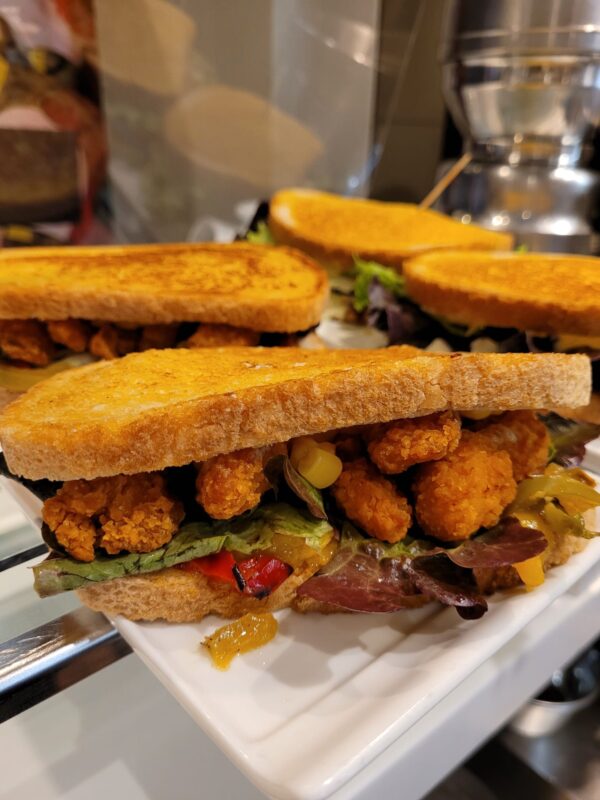 Lomo, Huevos, Pimientos, Ensalada y Patatas